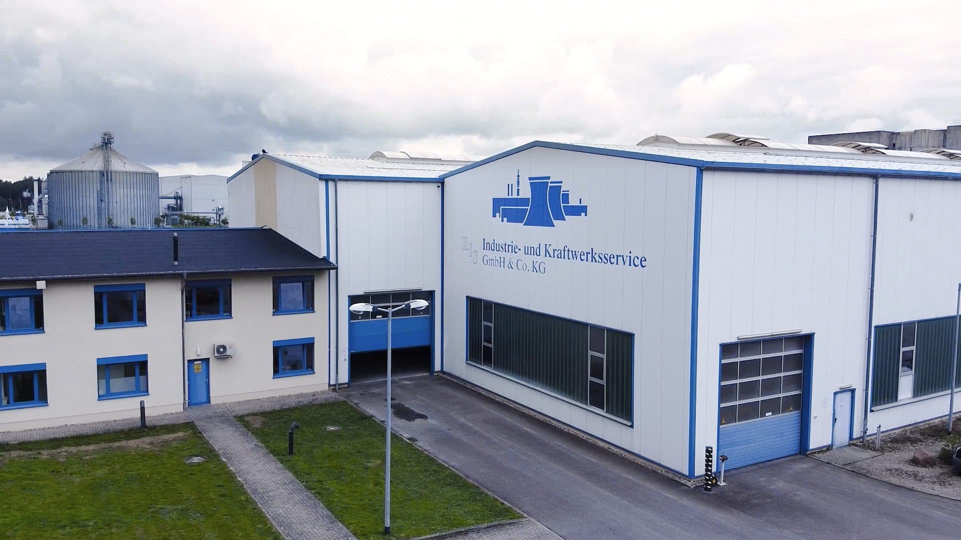 Luftbild der RIS-Halle am Südring in Lubmin